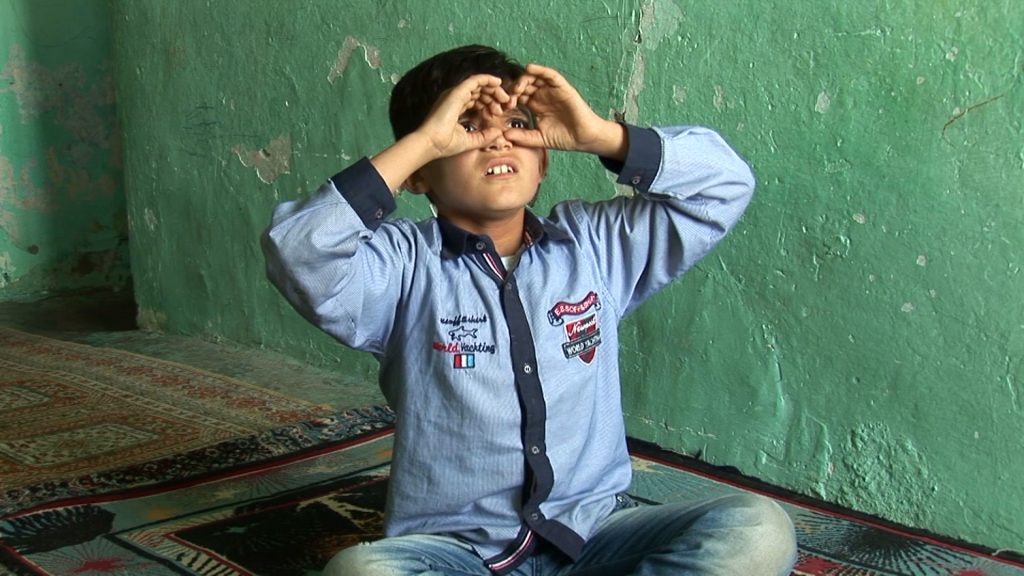 Erkan Özgen - Harikalar Diyarı, 2016 (Tek kanallı HD video, 3’54’’). 15. İstanbul Bienali