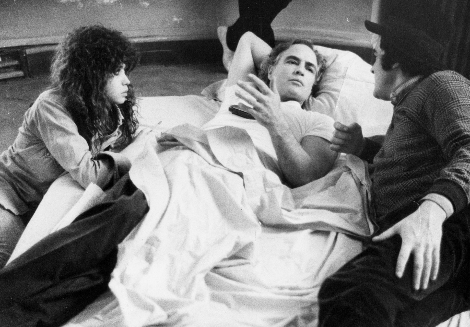 Paris'te Son Tango (Bernardo Bertolucci, 1972). Maria Schneider, Marlon Brando ve Bernardo Bertolucci film setinde. Fotoğraf: Hulton Getty