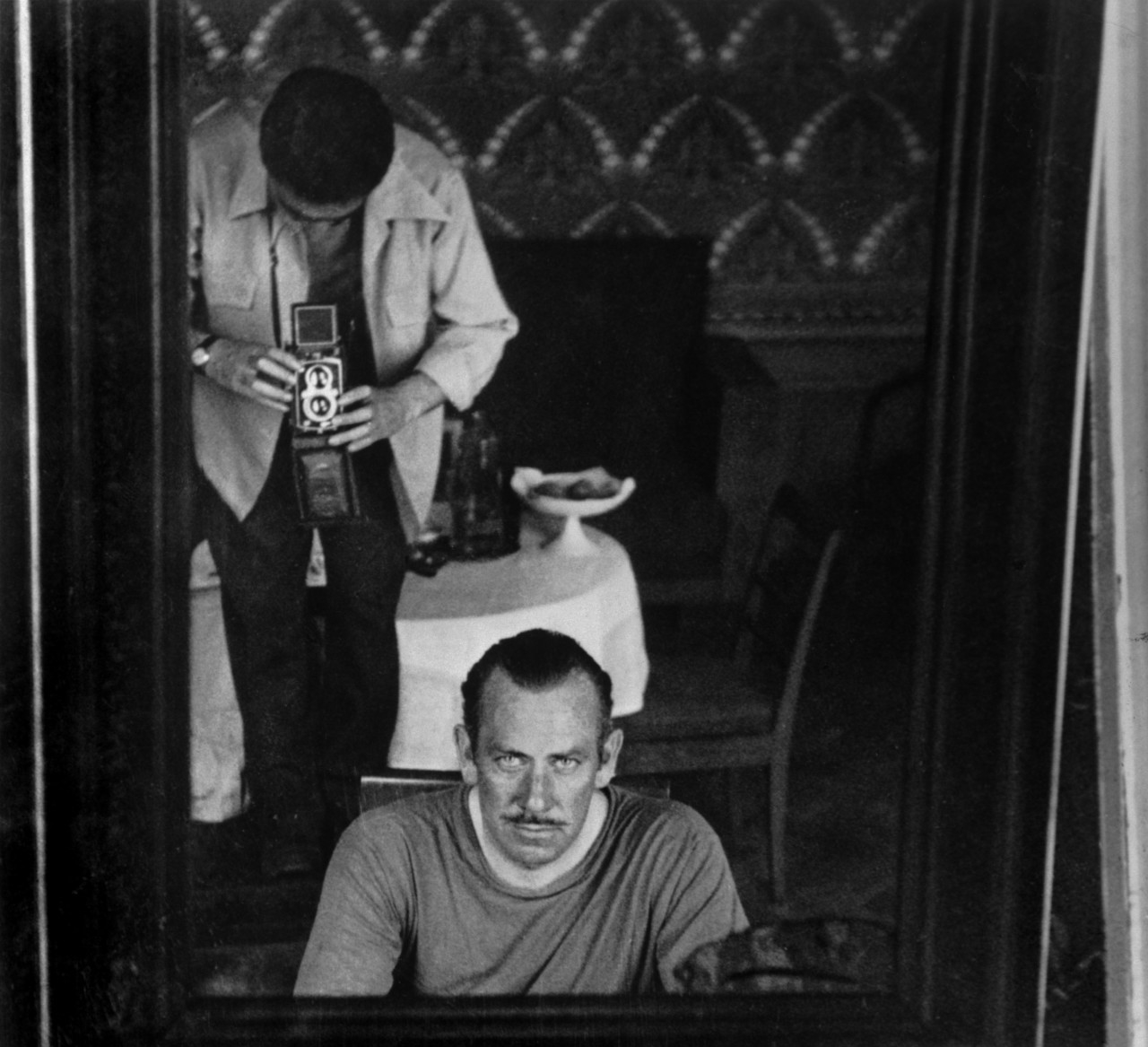 John Steinbeck ve Robert Capa. Moskova, 1947. Fotoğraf: Robert Capa &copy; International Center of Photography | Magnum Photos