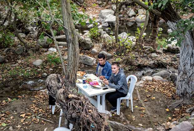Madenci Tevrat (sağda). Fotoğraf: George Georgiou
